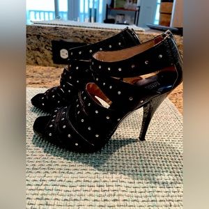 Worn once Size 9 Michael Kors sexy strappy Sandal.Black leather platform 4”heels